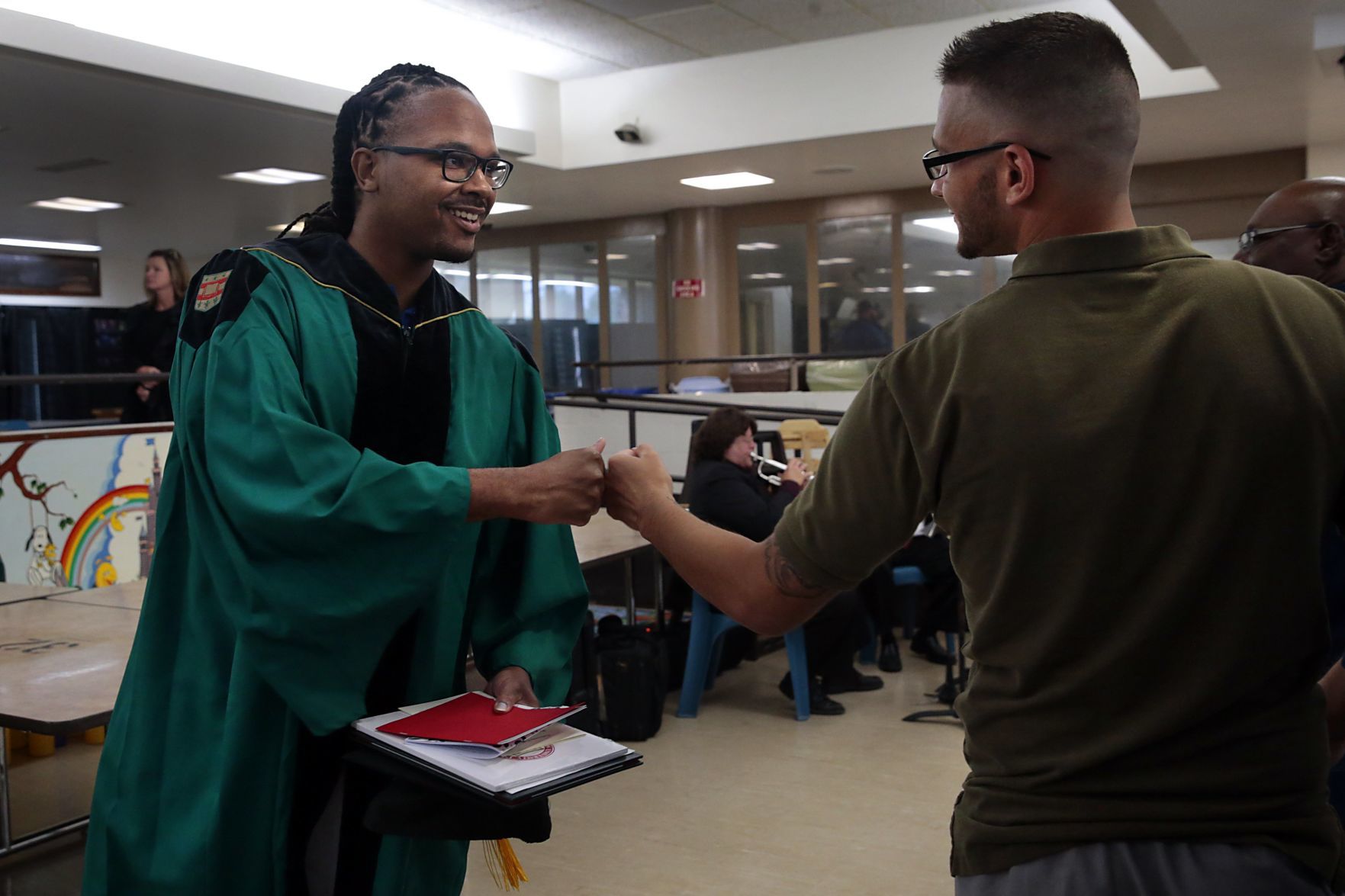 Washington University Prison Education Project graduates first class